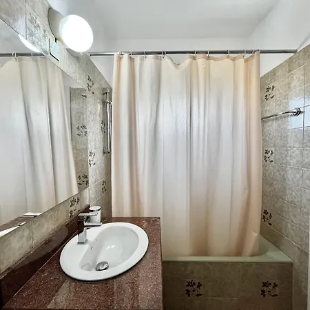Nissi Chrysland Apartment