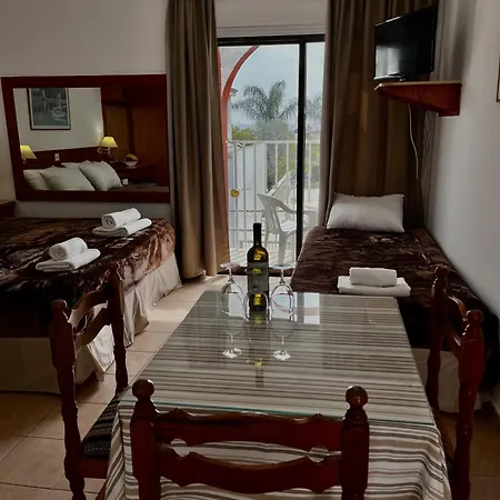 Nissi Chrysland Apartment