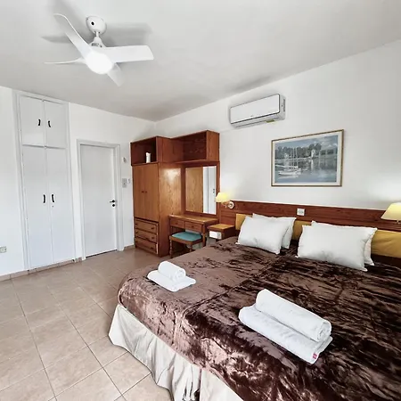 Apartment Nissi Chrysland