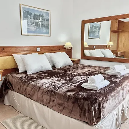 Nissi Chrysland Apartment