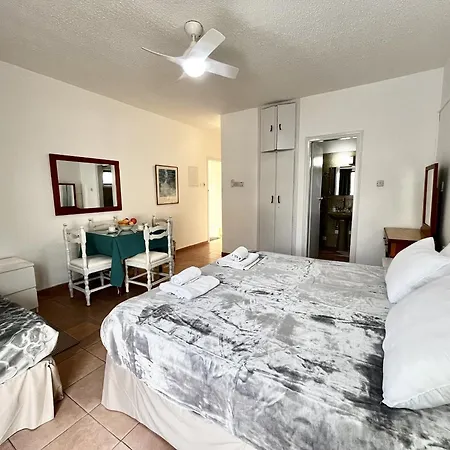 Nissi Chrysland Apartment