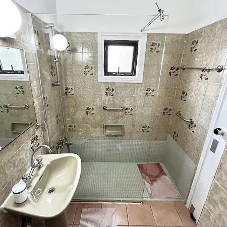 Apartment Nissi Chrysland *